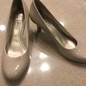Bone close-toed patent heels